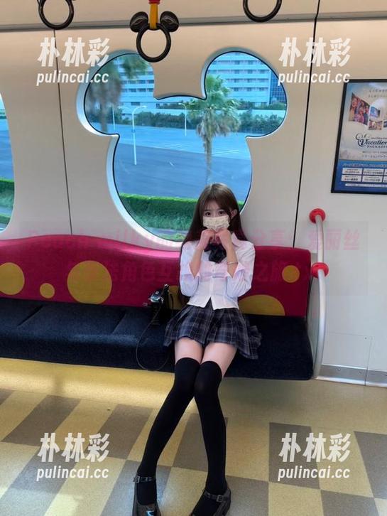 Peach milky的绝美写真分享：爱丽丝与蒂法角色互换的奇妙之旅.txt